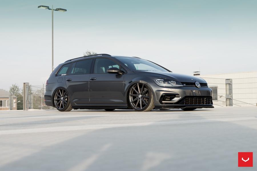  Volkswagen Golf R Estate on Vossen Wheels (VFS-10) 2017 года  (фото 2 из 30)
